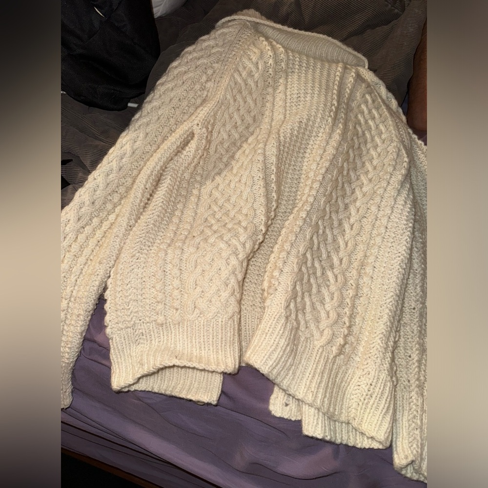 White/cream wool sweater no size tag but oversized look